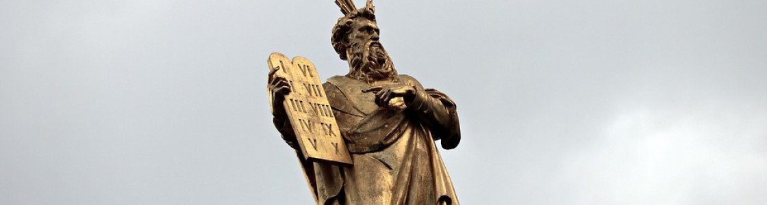 Les Dix Commandements : Un Fondement Spirituel et Moral