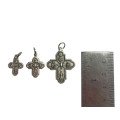 Croix pendentif des Saints protecteurs - métal argenté