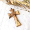 Croix d'aube en bois d'olivier sans cordon - 8 cm
