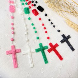 Chapelet plastique sur corde - Couleur au choix