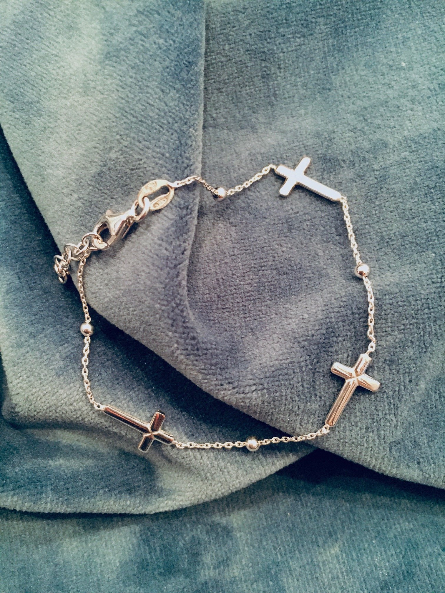 Bracelet 3 croix sur chaîne