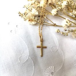 Croix fine 14 mm en or 18 carats
