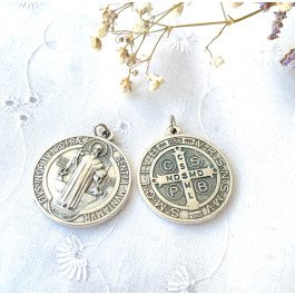 Médaille Saint Benoit - métal argenté - 2.5 cm