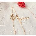 Bracelet religieux en or, nacre et email blanc