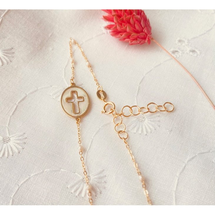 Bracelet religieux en or, nacre et email blanc