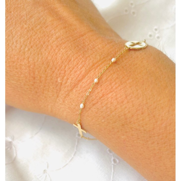 Bracelet religieux en or, nacre et email blanc