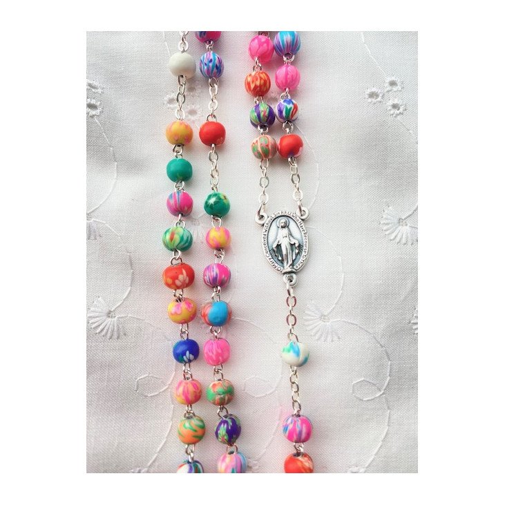 Chapelet multicolore Fimo sur chaîne argentée