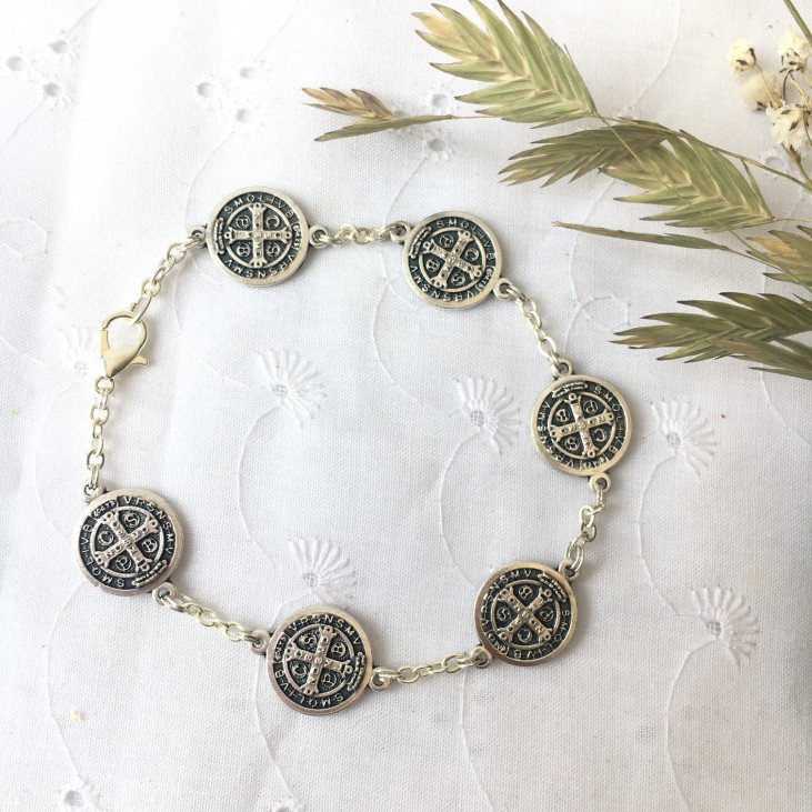 Bracelet Saint Benoit en métal