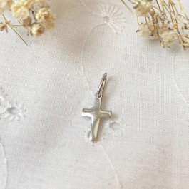 Petite croix plate en argent - 12 mm