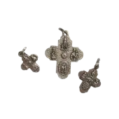 Croix pendentif des Saints protecteurs - métal argenté - 3