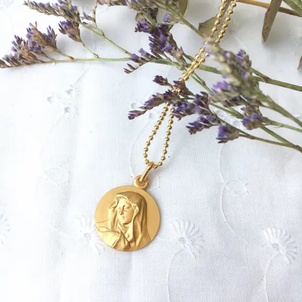 Médaille de la Vierge au voile 18 mm - plaqué or