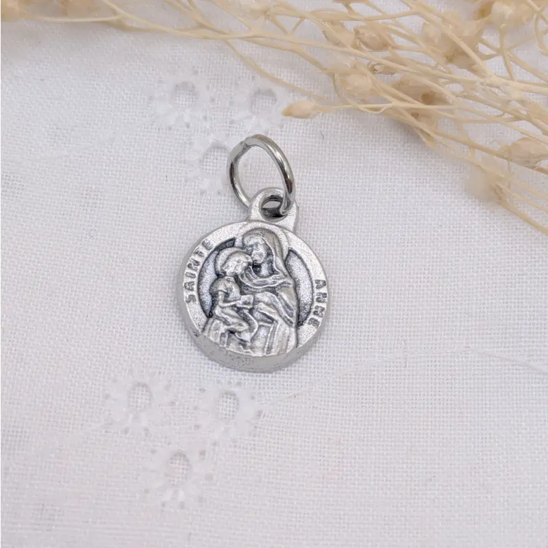 Médaille de Sainte Anne en métal argenté 12 mm
