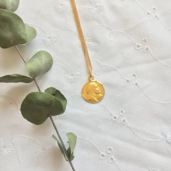Médaille de la Vierge suppliante 18 mm en or 18 carats