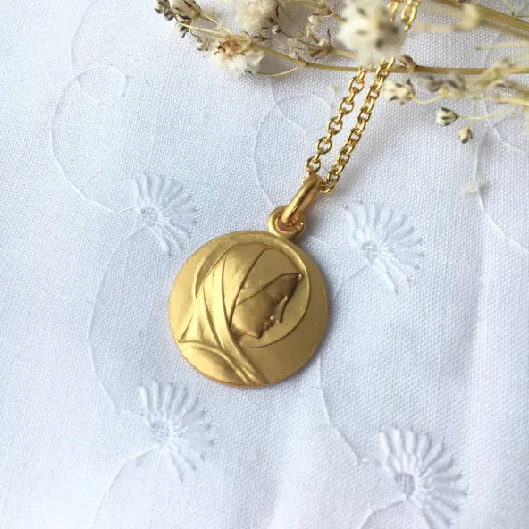 Médaille de la Vierge Marie classique en or 18 carats