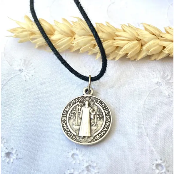 Médaille Saint Benoit - métal argenté - 18 mm