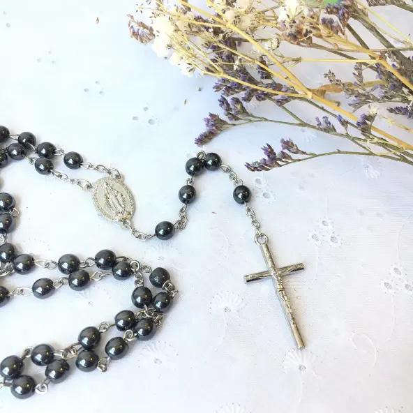 Chapelet Vierge Miraculeuse en hématites sur chaîne argentée