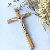Crucifix en bois d'olivier biseauté - 1