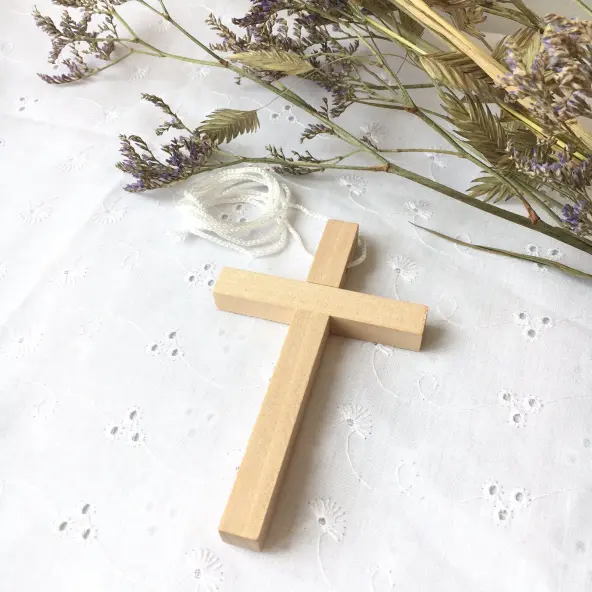 Croix d'aube bois clair - 10 cm
