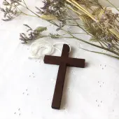 Croix d'aube bois foncé avec cordon - 10 cm - 1
