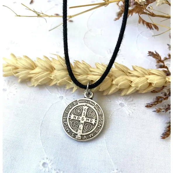 Médaille Saint Benoit - métal argenté - 18 mm