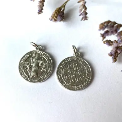 Médaille Saint Benoit - métal argenté - 16 mm
