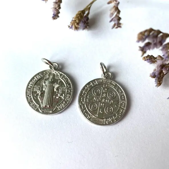 Médaille Saint Benoit - métal argenté - 16 mm