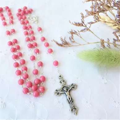 Chapelet perles de verre roses