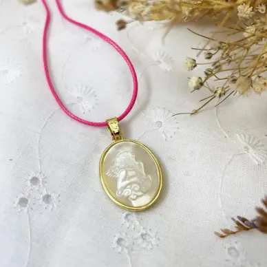 Médaille ange ovale en nacre - 22 mm