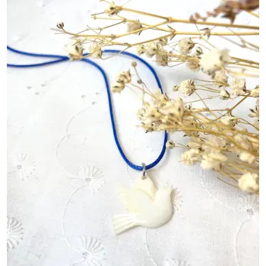 Pendentif en nacre Colombe de l'Esprit