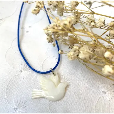 Pendentif en nacre Colombe de l'Esprit