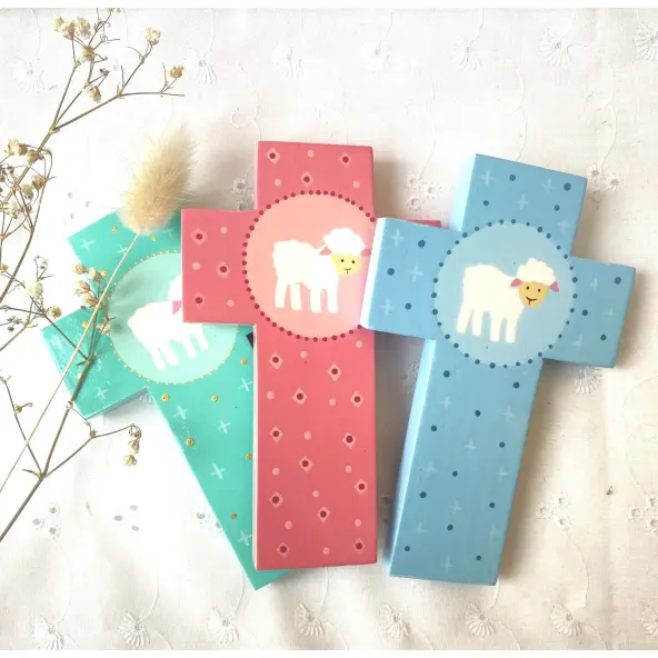 Croix en bois pour enfant - Agneau