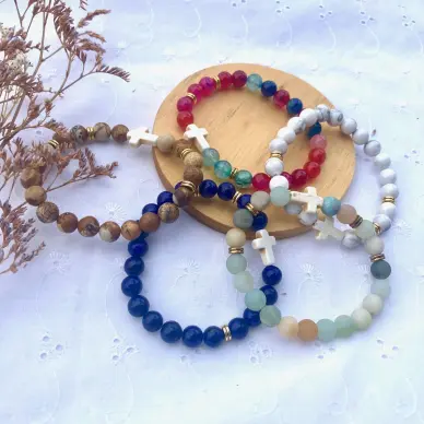 Bracelets religieux en pierres fines colorées