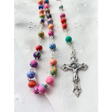 Chapelet multicolore Fimo sur chaîne argentée