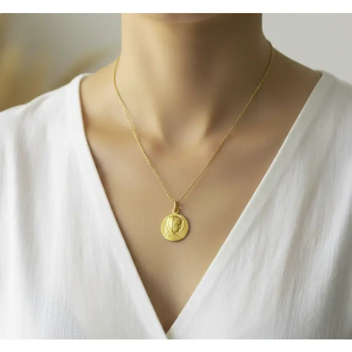 Médaille de la Vierge Marie classique en or 9 carats