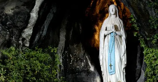 Pourquoi des milliers de pèlerins se rendent-ils à Lourdes chaque année ?
