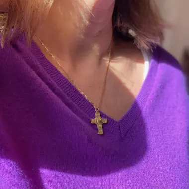 Pendentif Croix Ex-Voto en laiton doré