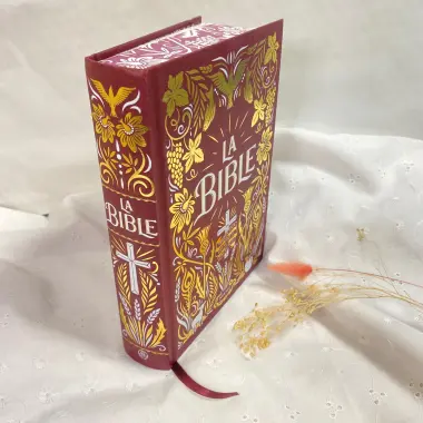 La Bible reliée avec jaspage bordeaux