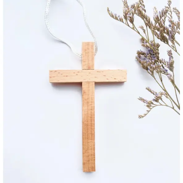 Croix d'aube chêne clair avec cordon - 10 cm