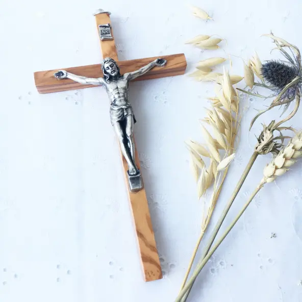 Crucifix fin en bois & métal argenté