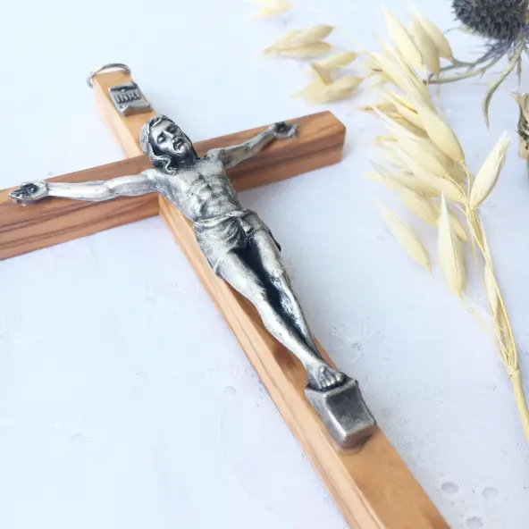 Crucifix fin en bois & métal argenté