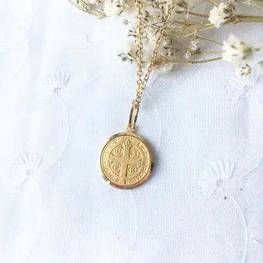 Médaille Saint Benoit 16 mm en or 18 carats