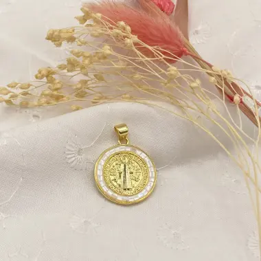 Médaille de Saint Benoit 20 mm dorée et nacre