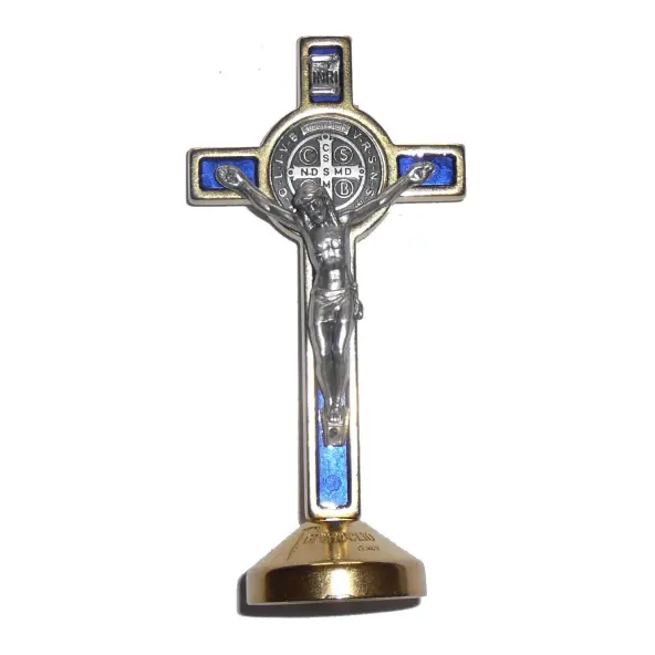 Croix de Saint Benoit sur socle