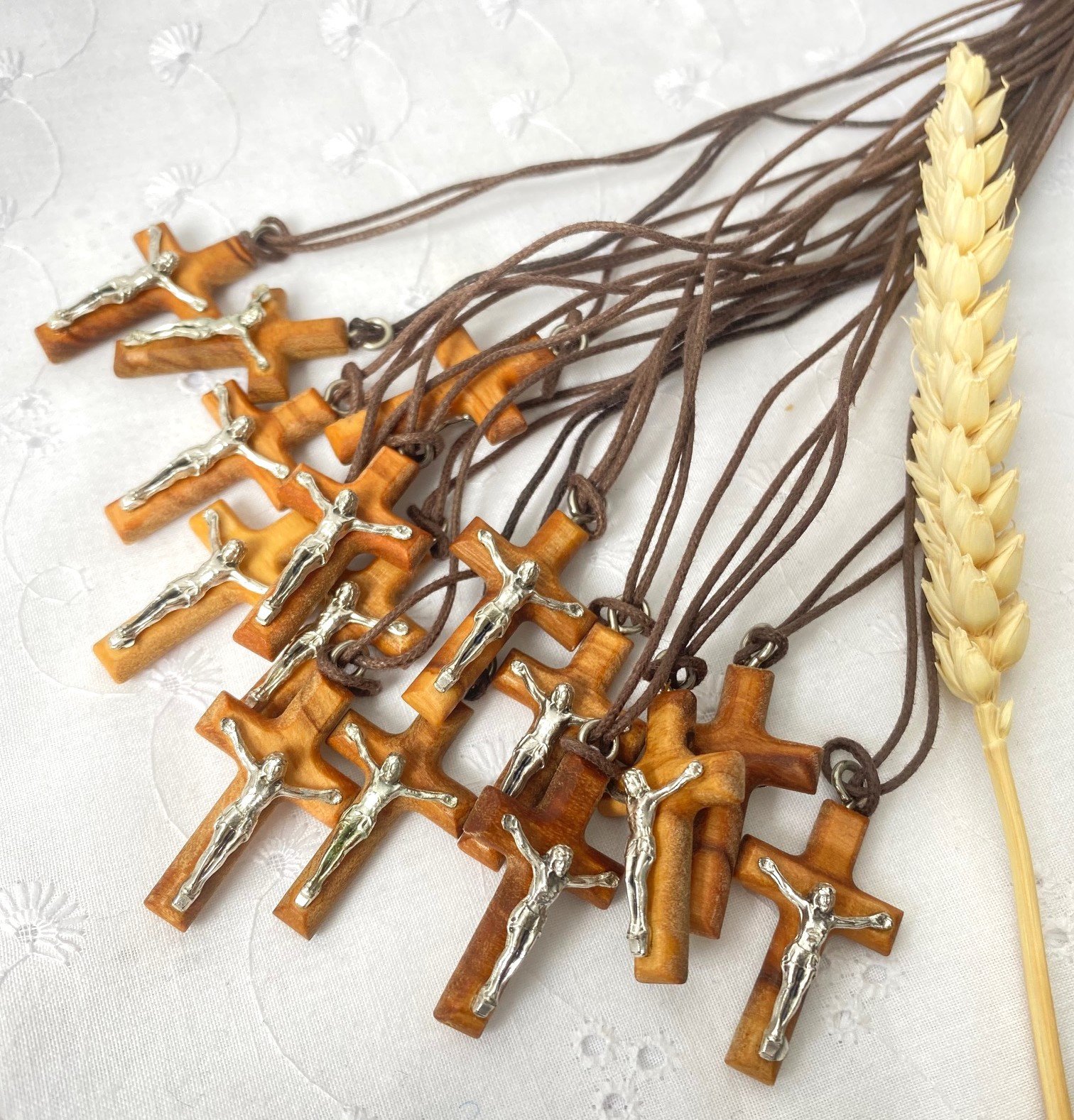 Croix Tau En Bois D'Olivier Sur Cordon – 40 X 36 Mm – Pendentif Pour Communion, Confirmation, Baptême – Cadeau Religieux Élégant - 8