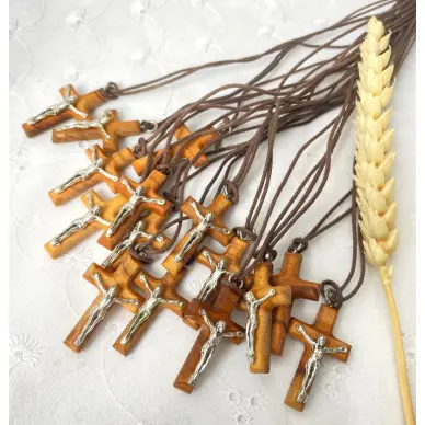 Petite croix en bois d'olivier avec cordon - 3 cm