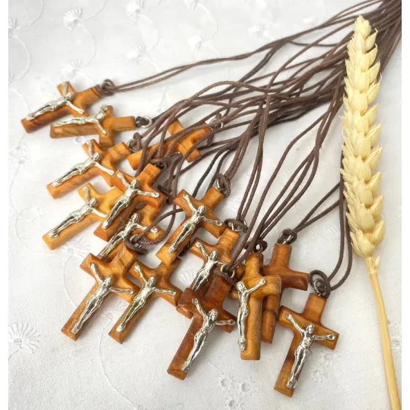 Petite croix en bois d'olivier avec cordon - 3 cm