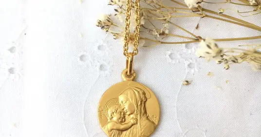 Médaille de baptême : comment bien la choisir ?
