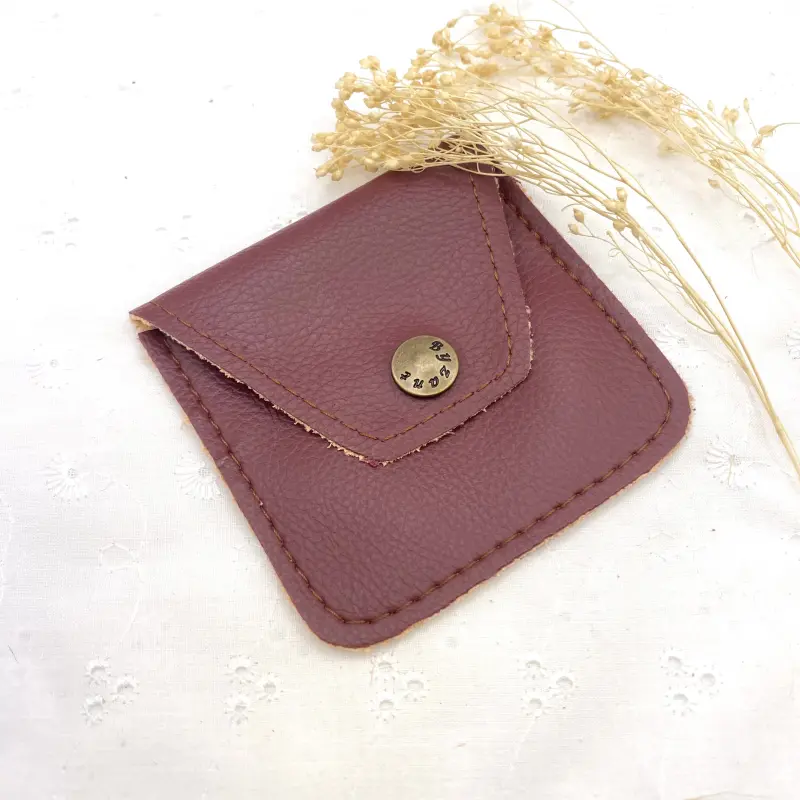 Pochette à chapelet en cuir bordeaux