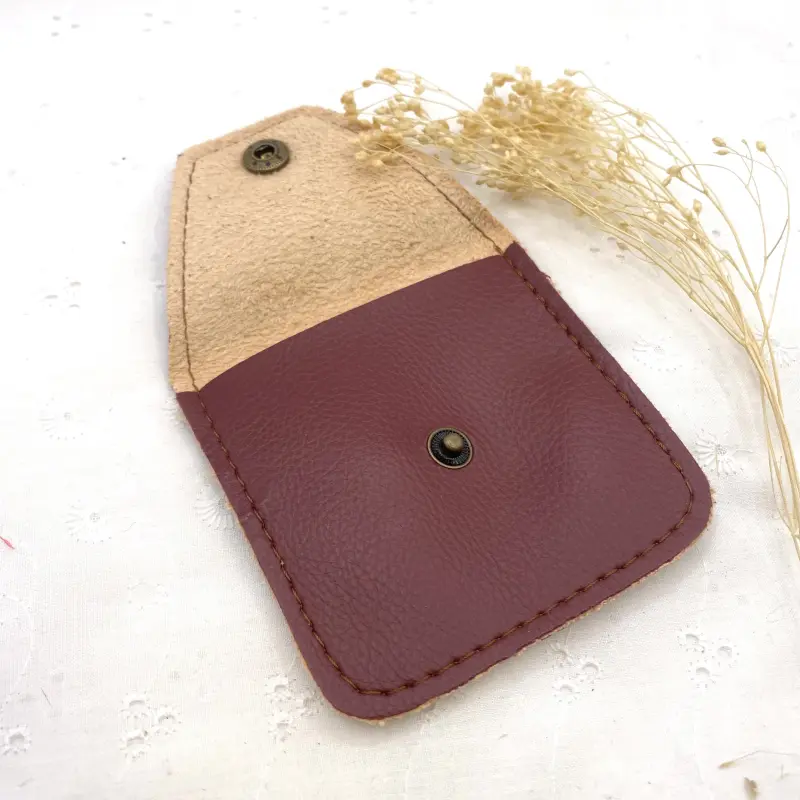 Pochette à chapelet en cuir bordeaux